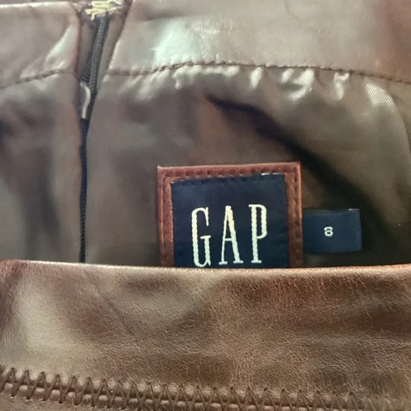 PRICE New GAP Vintage High Waisted Leather Midi Skirt Colour Burgundy Size 8 - Picture 16 of 16